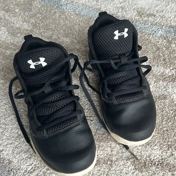 Under Armour - Picture 1 of 2